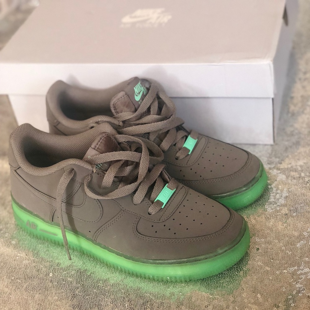 Nike Air Force 1 “Green Glow”